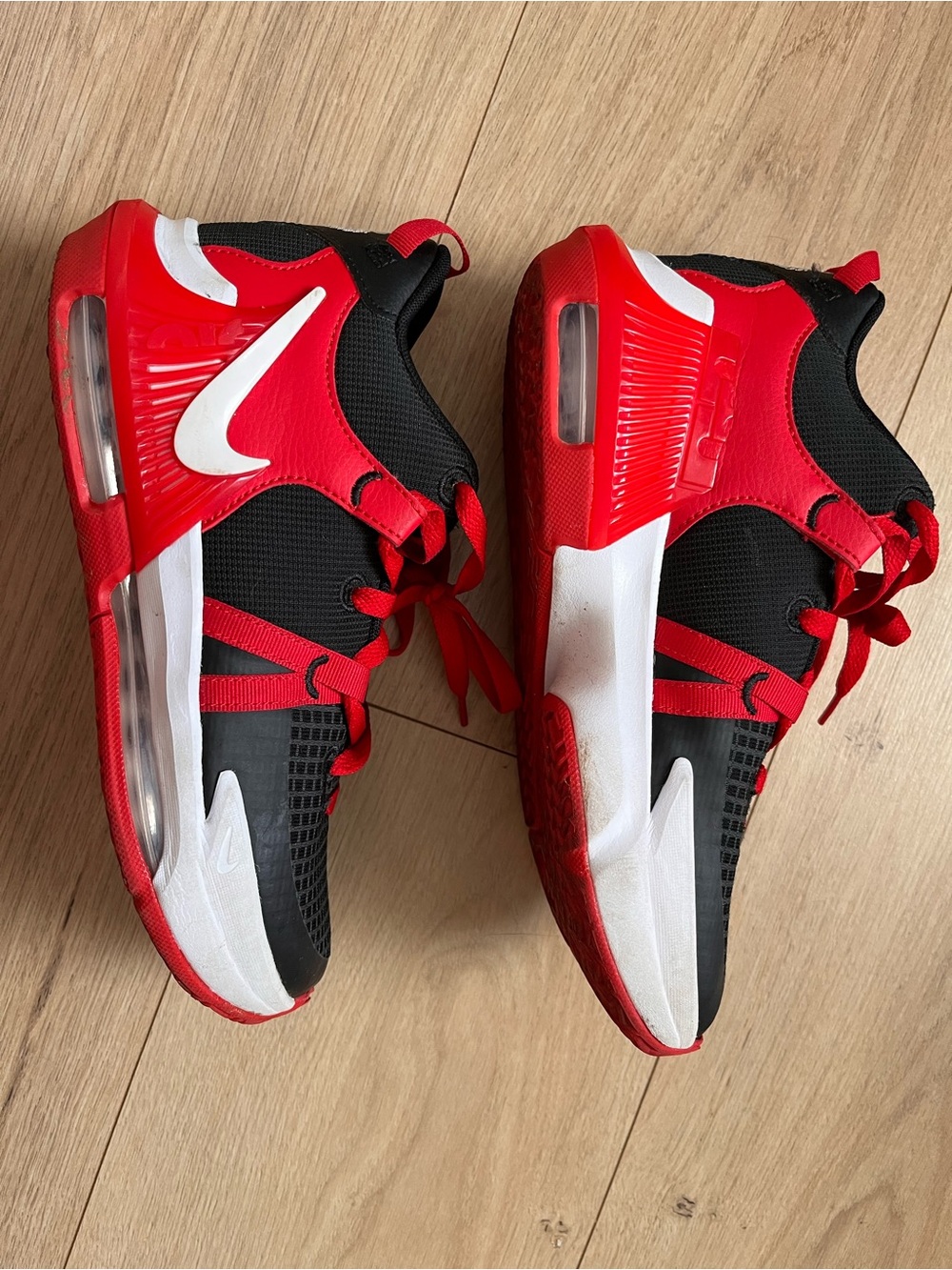 Nike LeBron kids Witness 5.5 basketball shoes in the Black and University Red